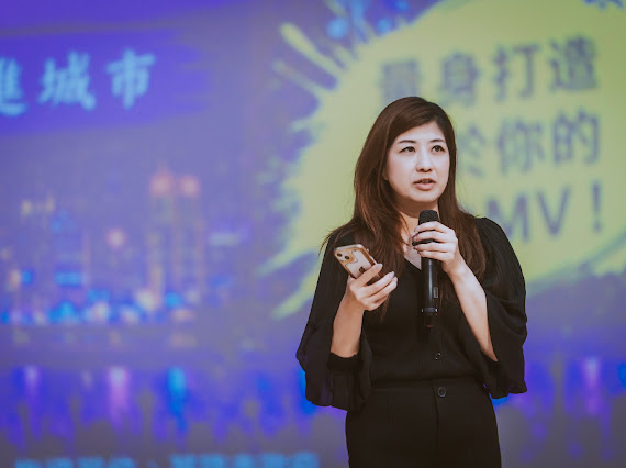 基隆學子藝能發展協會常務理事倪宛筠於活動現場致詞,分享推動藝文活動及培育人才的理念。(圖/雨點時分娛樂提供)