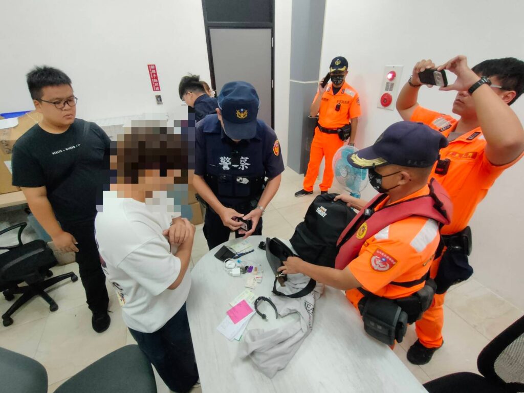 海巡預警超前部署，通緝犯布袋港搭船前落網。（圖／海巡署）