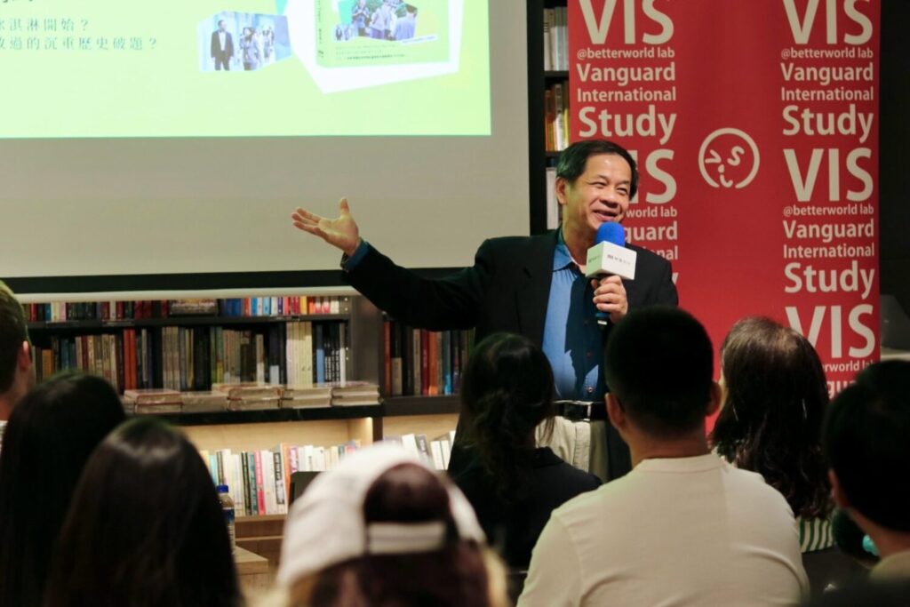 VIS 新書《帶世界發現臺灣》發表會,邀請前駐瑞士大使黃偉峰,從家長、教育與外交3大視角,探討臺灣年輕世代如何與世界展開對話。(圖/台北市VIS國際實驗高中提供)
