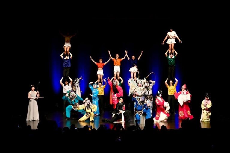 國立臺灣戲曲學院青年學子在「2026劇藝無限」德國首演中，集結戲曲、舞蹈與民俗技藝演員同台亮相，展現臺灣傳統藝術跨界融合的青春活力。（圖／凌華教育基金會提供）