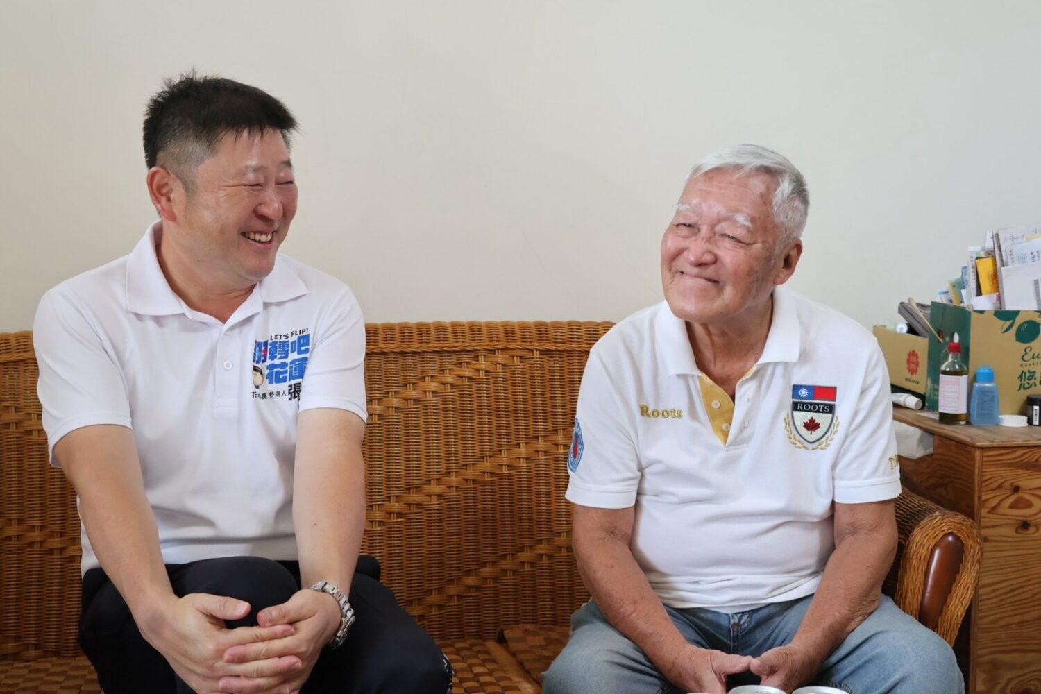 張峻先後探望多位退役軍人，與前輩們話家常、聆聽軍旅故事，也深入了解目前的生活情形與照顧需求。（圖／記者 趙靜姸翻攝）