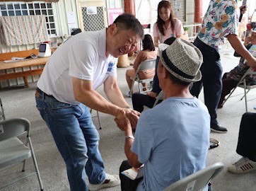張峻表示,對部落長輩而言,「顧家庭」不能只停留在口號,而是要將照顧資源真正送進社區與部落,減輕家庭照顧負擔。(圖/記者 趙靜姸翻攝)