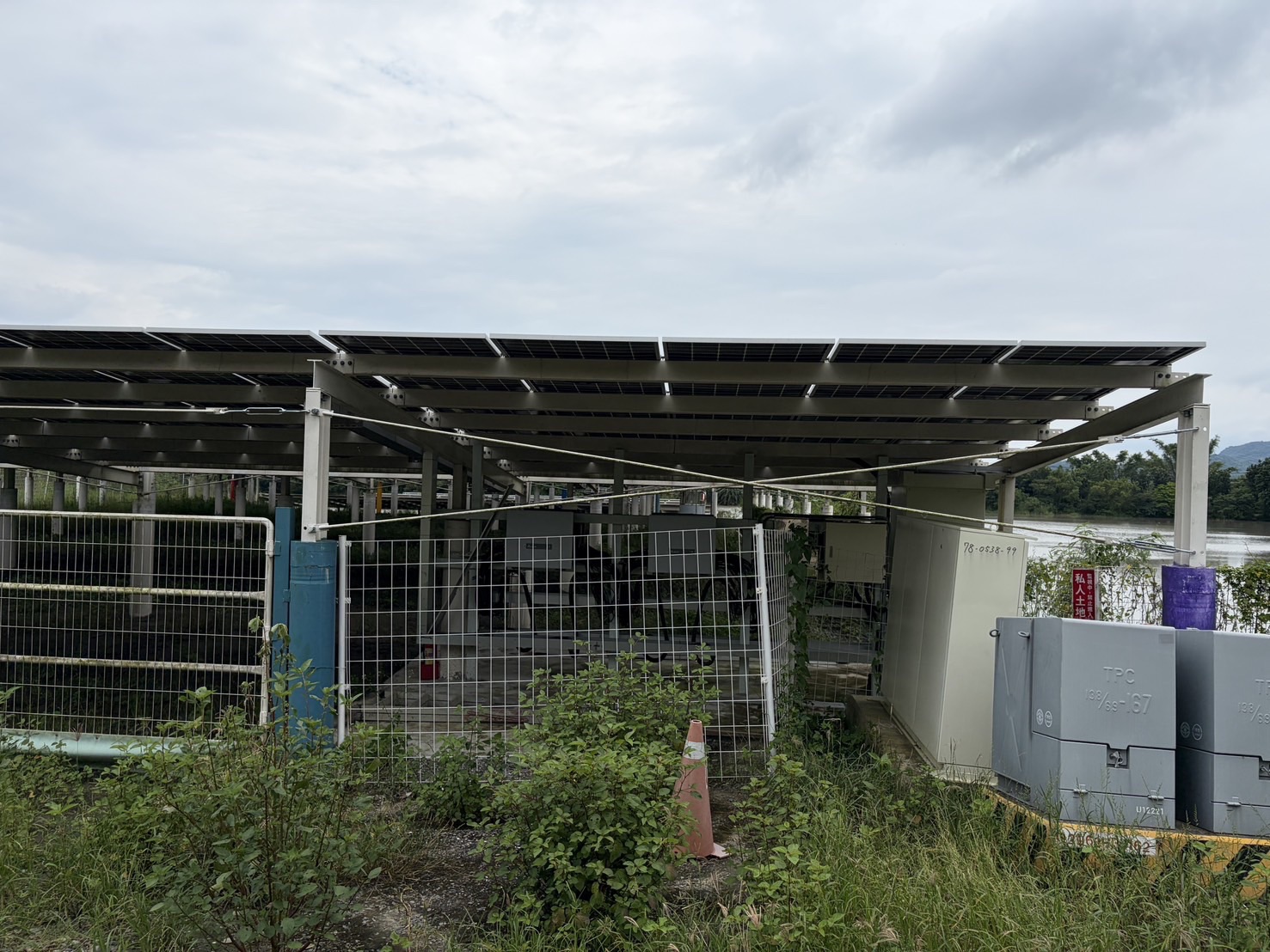 旗山案場傳電線遭竊！竊賊「全副武裝」上陣　20分鐘搬走20組電纜