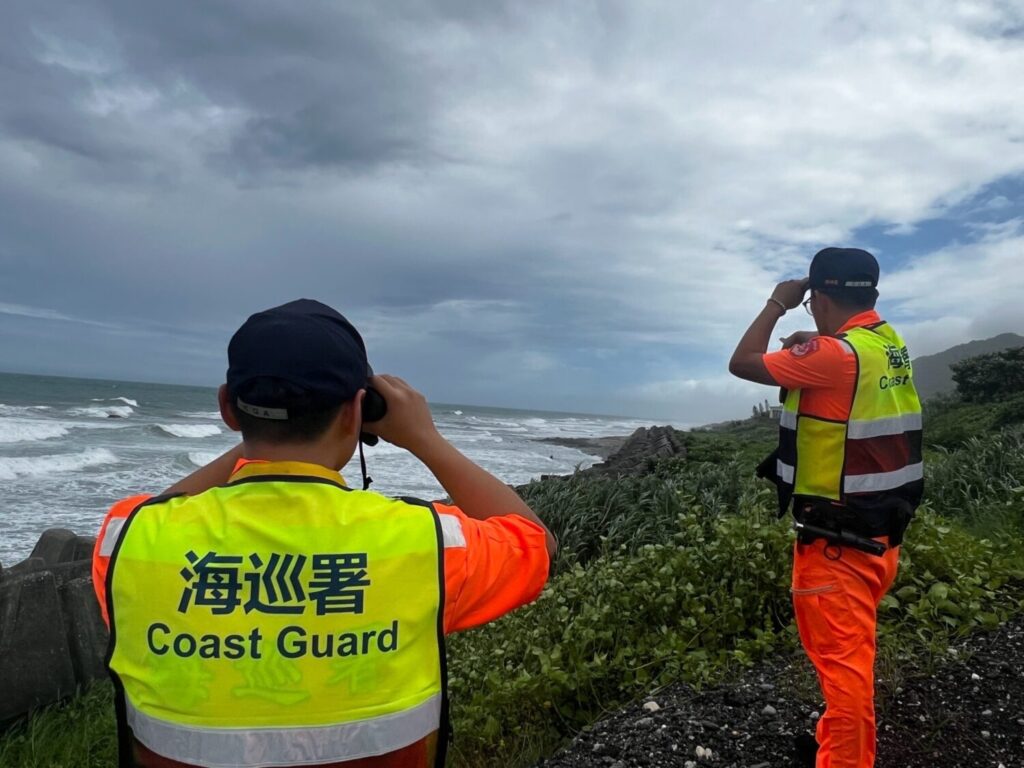 嚴防國安涉案對象張俊傑潛逃出境，海巡強化岸海查察接連緝獲通緝犯及大宗毒品。（圖／海巡署）