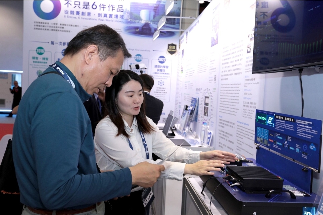 建研所展區特別邀請愛淨節能,展示AI空調無塵室智慧節能技術。(圖/翻翻設置網路)