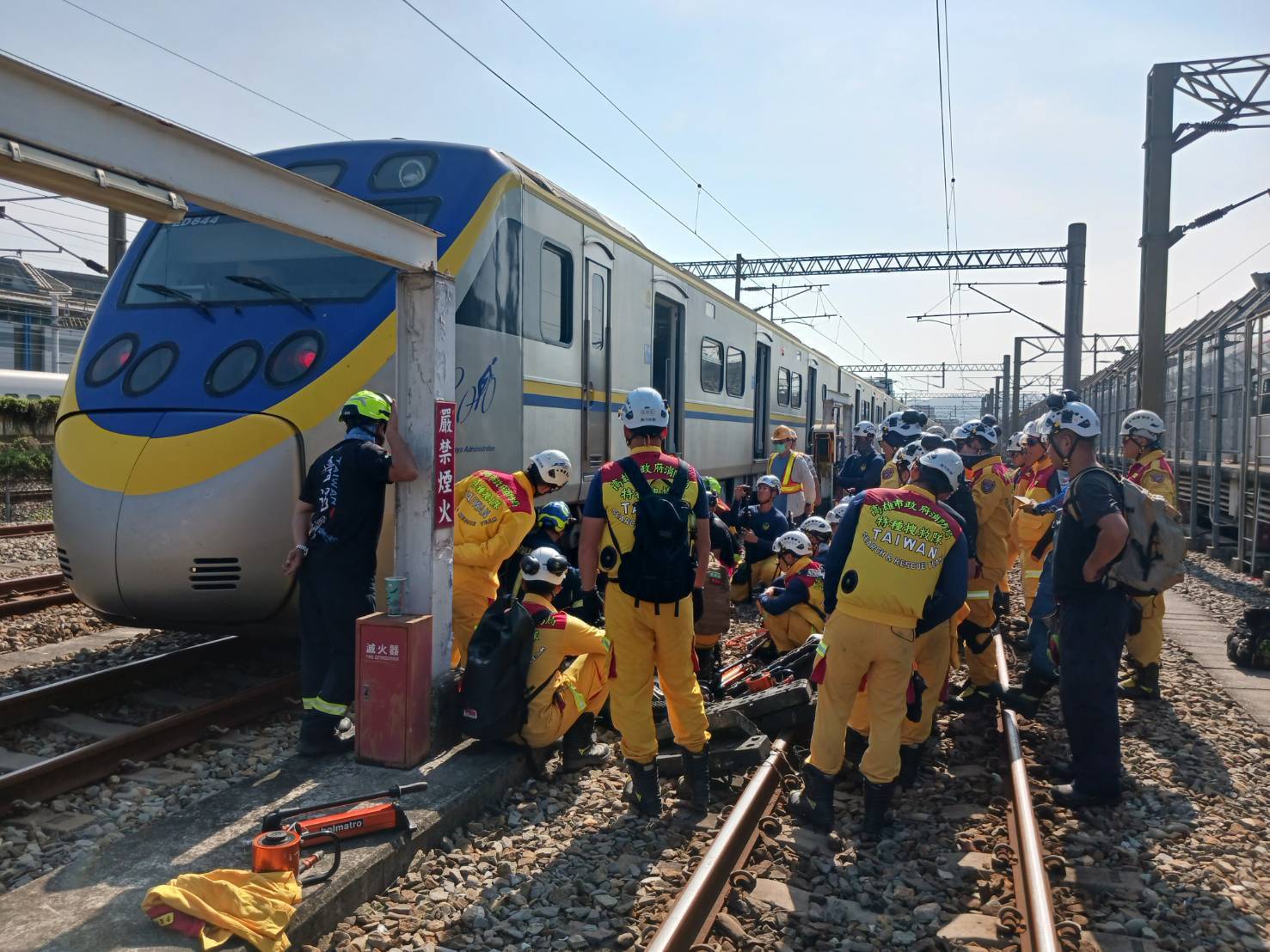 全國首辦「重型救援」證照班！高雄消防集訓強化大型車禍救援能力