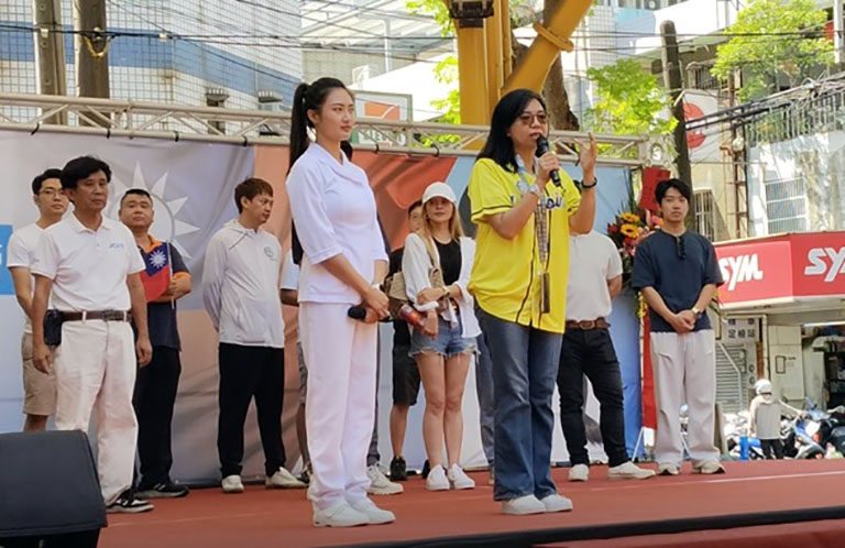 丈夫臨終顫抖手寫醫護名單 陳麗玲律師因感念護理付出挺李欣 丈夫臨終顫抖手寫醫護名單 陳麗玲律師因感念護理付出挺李欣