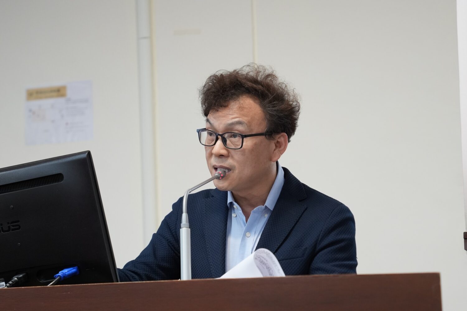 經年海外救援經驗也讓鄭正鈐進一步推動台柬交流。(圖/記者翻攝)摘要(約150字)