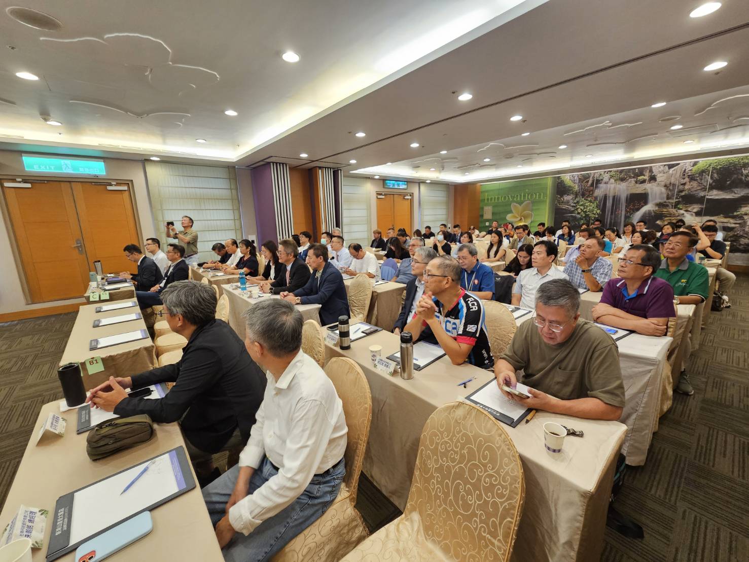 台灣永續產業發展推廣協會舉辦論壇吸引百位企業領袖與會。(圖/記者葉子綱攝)