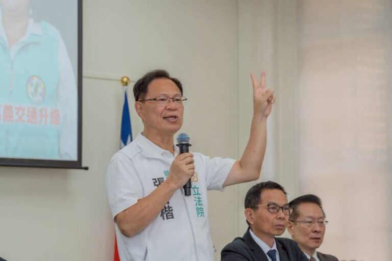張啓楷批評,徐佳青在記者會上的說明避重就輕、問A答B,未具體回答夫婿是否使用外館公務車、兒子參與哪些公務行程等兩大核心問題。(圖/記者翻攝)