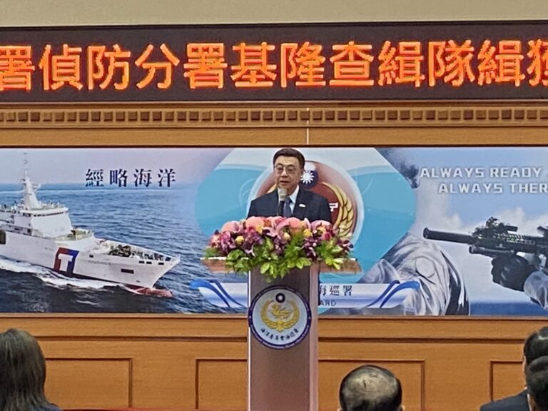 卓榮泰院長出席緝毒成果記者會，肯定檢察、警察與海巡跨機關合作，並慰勉「雲林艦」第一線執勤人員，強調政府將以待遇改善、艦艇建造及裝備充實，支持海巡執法。(記者鄭志達 攝)