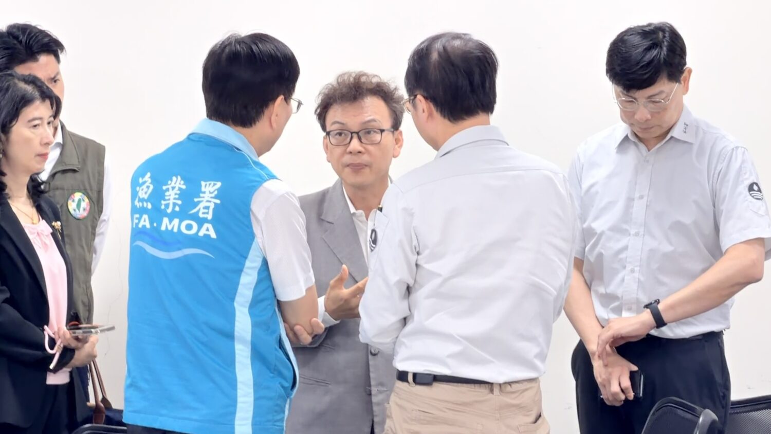 鄭正鈐透過國會質詢持續追蹤，要求主管機關正視港區淤積、碼頭設施老化及漁民作業安全等問題。(圖／記者翻攝)
