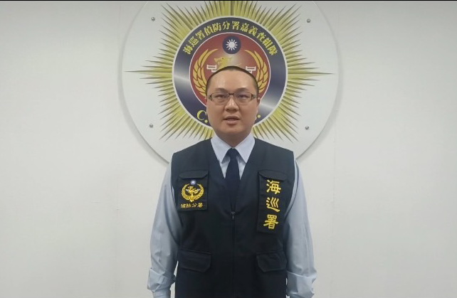 嘉義查緝隊副隊長黃鼎中說明案情。（圖／鄭自達翻攝）