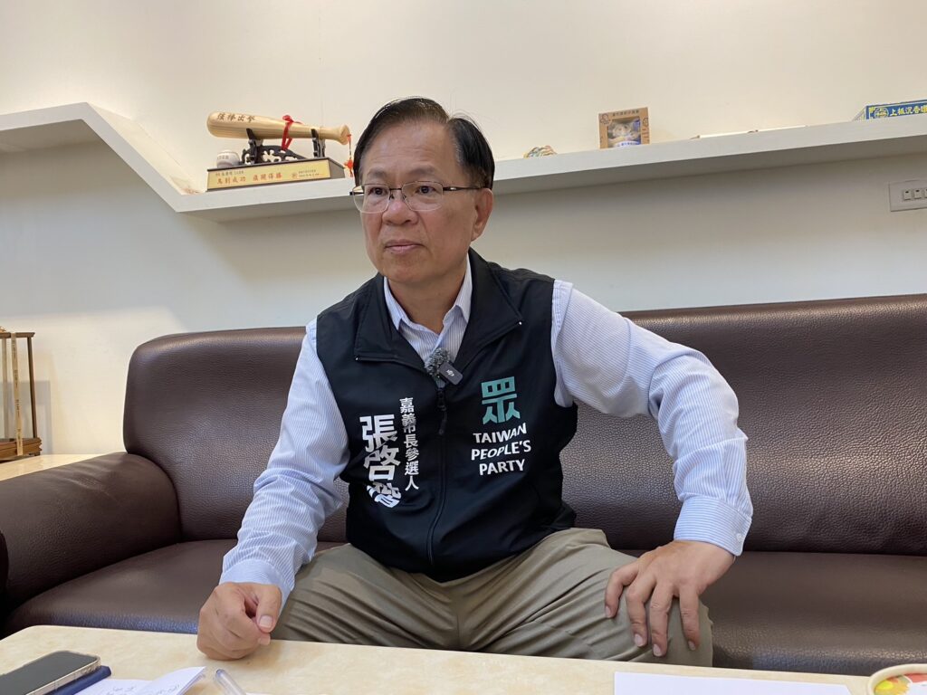 張啓楷公開質疑王美惠背後是否存在左右政治決策的「藏鏡人」。(圖／記者翻攝)