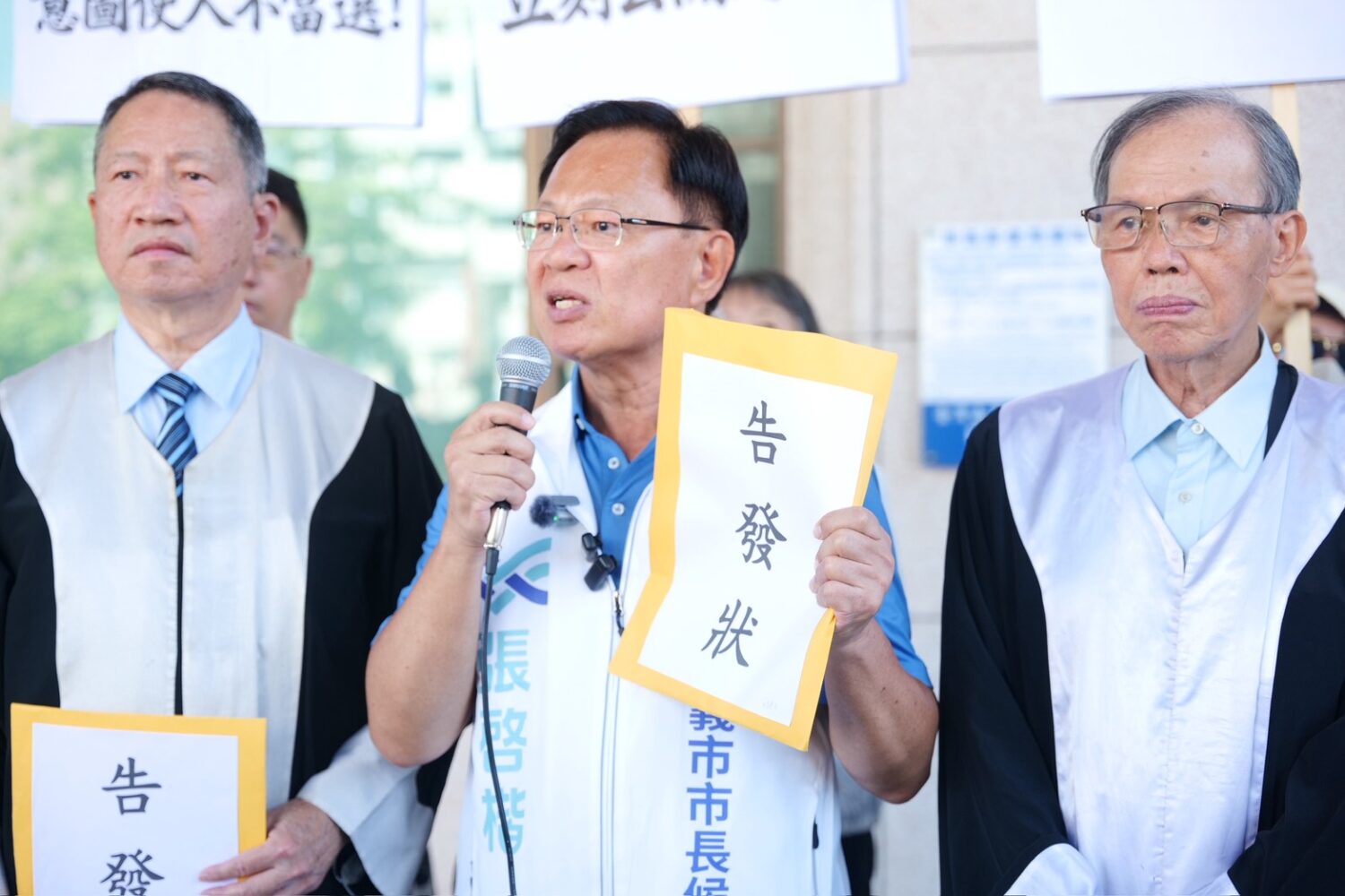 張啓楷偕4名委任律師採取法律行動。（圖／包克明翻攝）
