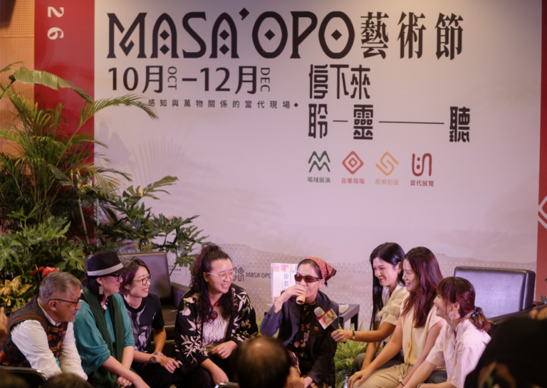 活動開場局長帶領大眾進行阿美族祭告 Mifetik。(圖/MASA'OPO 藝術節 提供)