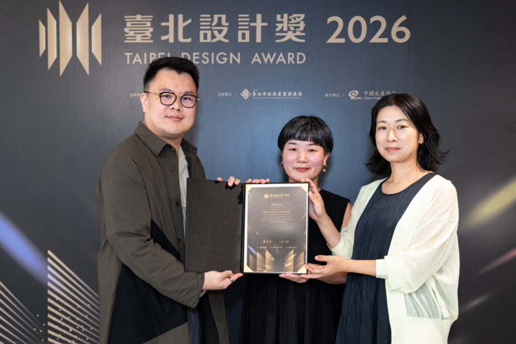 臺北市政府產業發展局 陳俊安 局長頒贈入圍優選證書。(圖/主辦單位提供)