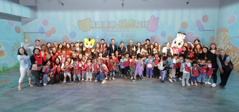 原住民族委員會曾智勇Ljaucu‧Zingrur主委、原語會俄鄧‧殷艾Eteng‧Ingay董事長及柯美稜董事、日商倍樂生股份有限公司台北分公司小沼和幸總經理共同出席「巧虎族語動畫首映會」,與大家共襄盛舉。(圖/主辦單位提供)