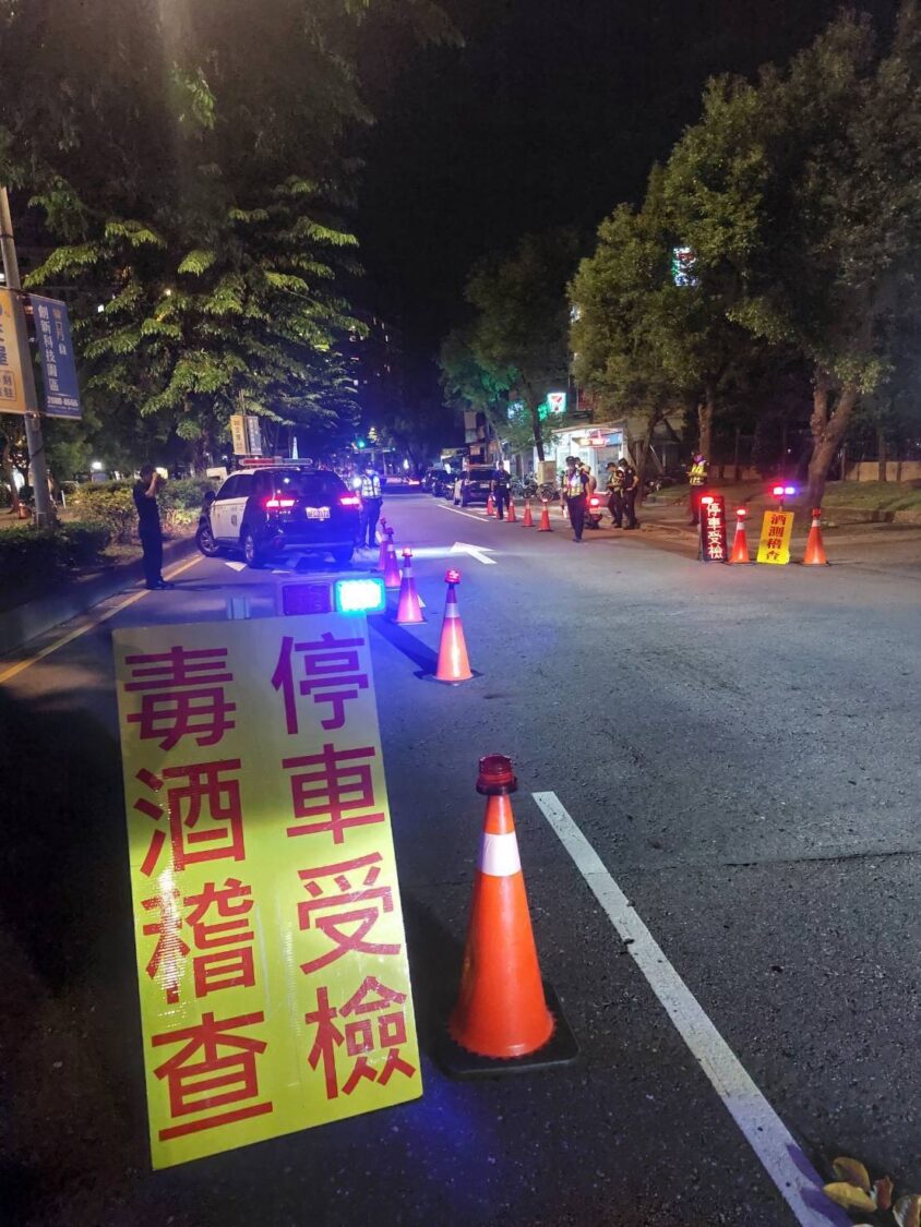 新北警再次打擊毒酒駕。(圖/記者李健興 翻攝)