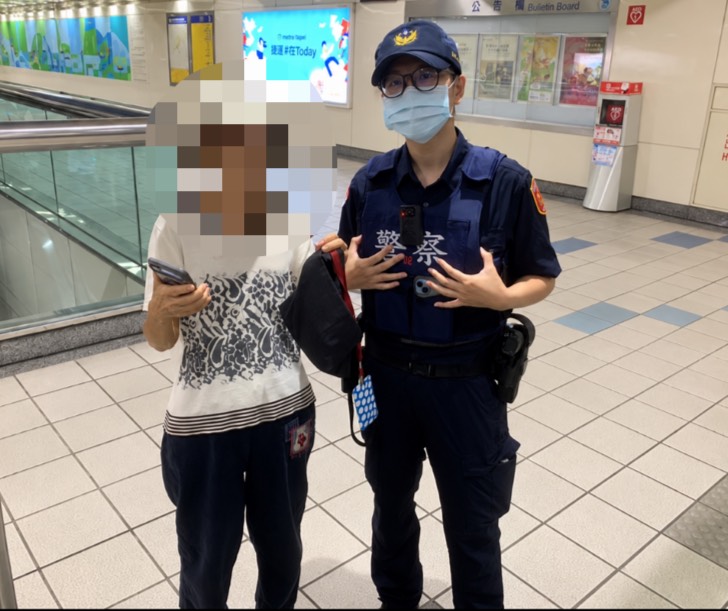 現場處理員警：警員董嘉新。(圖／記者李健興 翻攝）