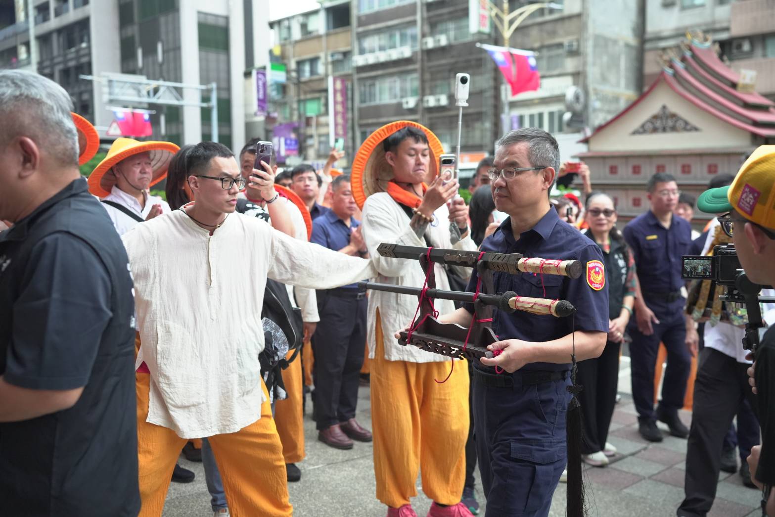 新北拱心宮、三重分局攜手接駕。(圖／記者李健興 翻攝）