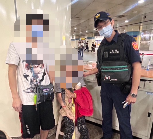 現場處理警員潘冠旗。(圖／記者李健興 翻攝）