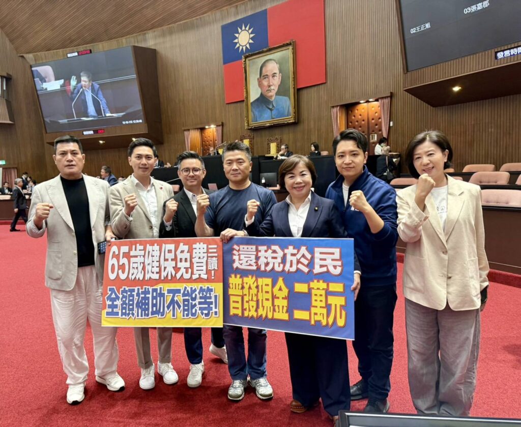 民眾黨團8名立委未參與表決，《全民共享經濟成果及穩定民生特別條例草案》主張全民普發現金2萬元經表決後仍以52票贊成、40票反對，通過逕付二讀。(圖／記者翻攝)