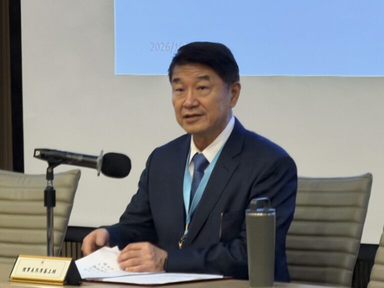 中華軍史學會理事長熊厚基上將主持「政府遷臺後國軍發展與變革」學術研討會。(圖/中華軍史學會 提供)