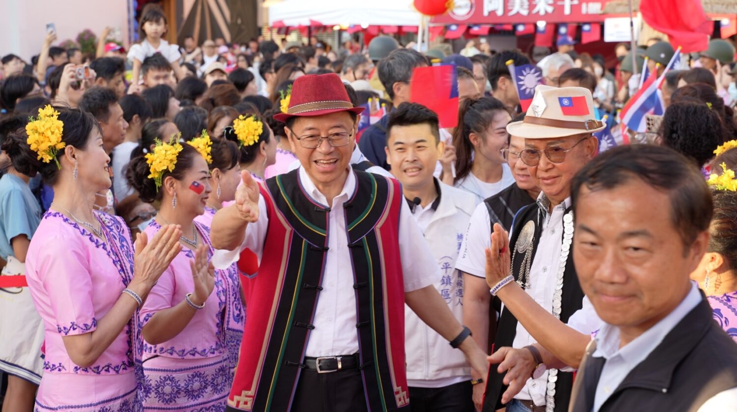 桃園市長張善政出席魅力金三角雙十嘉年華。(圖/金三角文化基金會 提供)