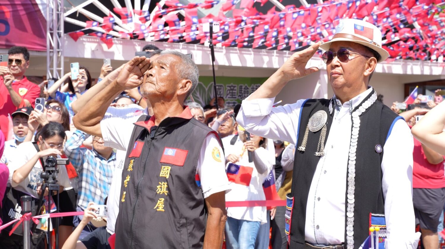 金三角文化基金會董事長王根深(圖右)舉辦「忠貞同心,雙十同行—2026魅力金三角雙十國慶嘉年華」。(圖/金三角文化基金會 提供)