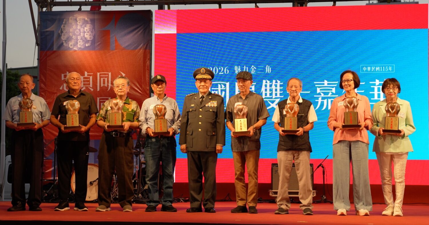 國防安全研究院董事長、現役陸軍一級上將霍守業更親自身著四星上將戎裝出席「向英雄致敬」活動。(圖/金三角文化基金會 提供)