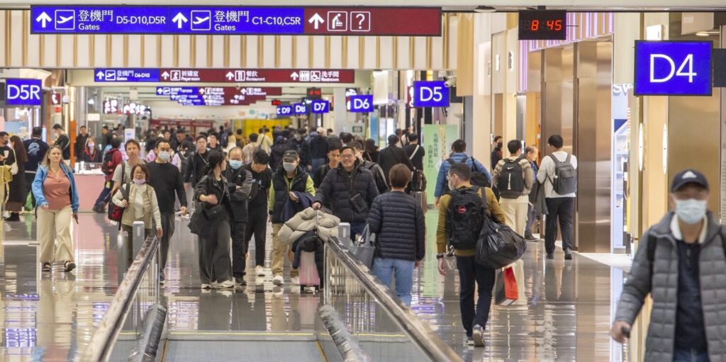 桃園國際機場啟動 115 年新進從業人員甄試，釋出 127 個國營職缺，起薪最高逾 6.5 萬元。（圖／桃園國際機場公司提供）