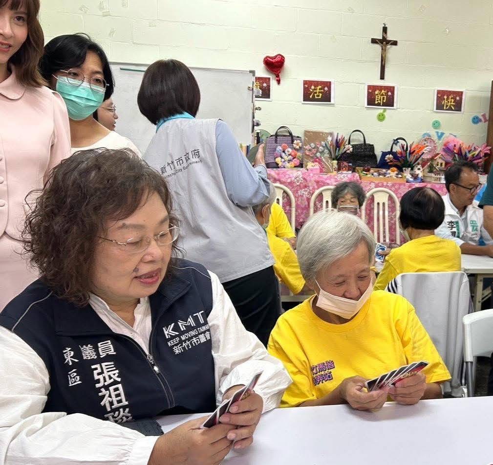 張祖琰議員對於全齡社會福利關懷不遺餘力，更是新竹市赤土崎樂活館催生婆。（圖/記者黃溎芬翻攝）