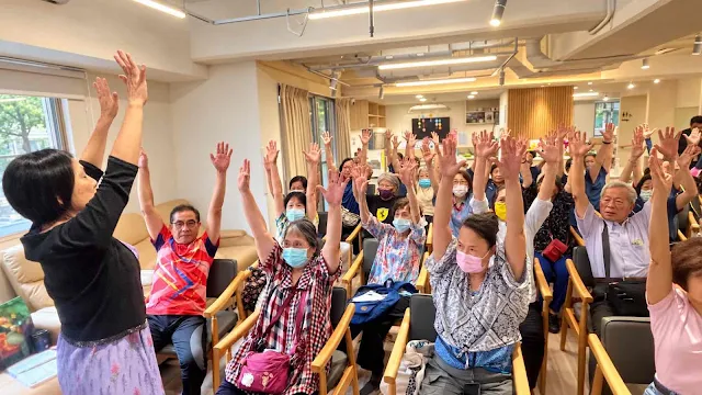 花甲樂日照中心與里民健康活動。(圖/花甲樂提供)
