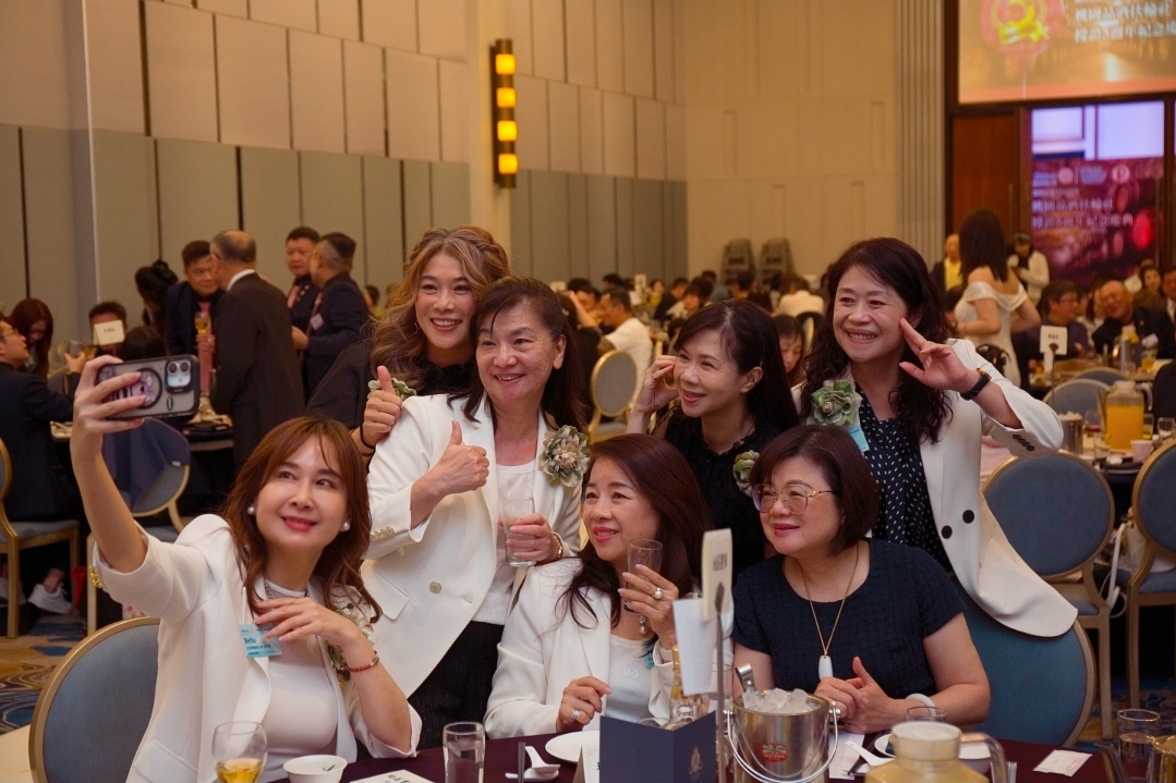 桃園品酒扶輪社五週年授證慶典盛大登場,晚宴席開30桌,現場座無虛席、熱鬧滾滾!社友寶眷與各界貴賓歡聚一堂,共同見證五週年榮耀時刻。(圖/記者 趙靜姸翻攝)
