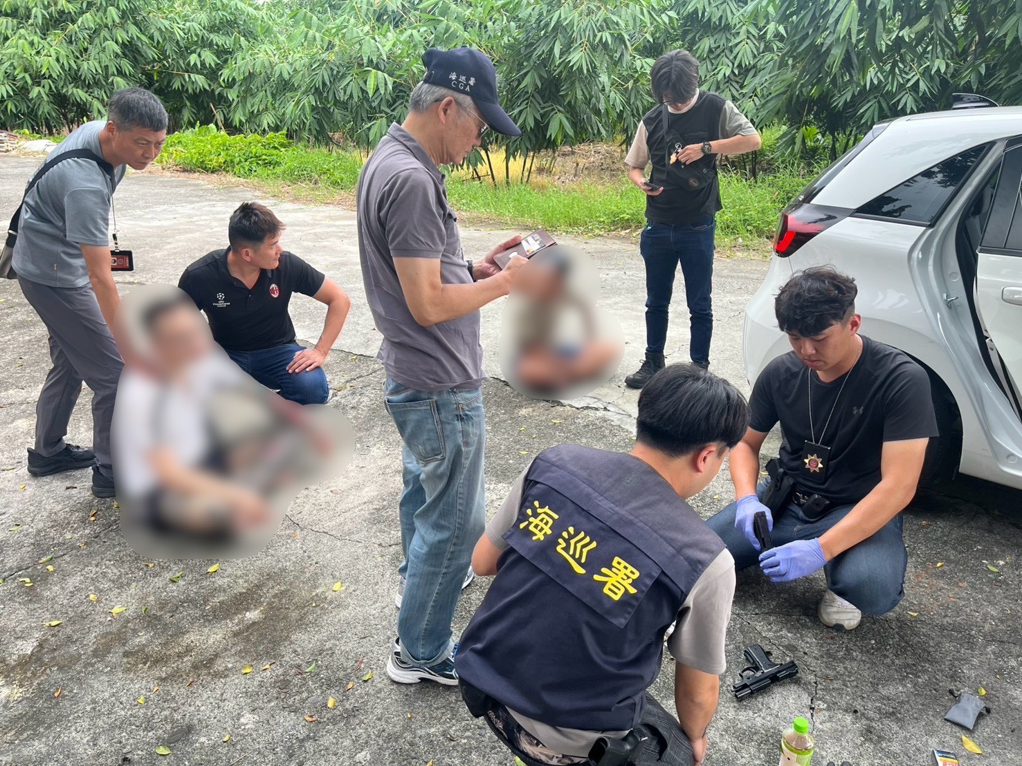 欠債「賣槍」面交換現金　海巡土地公廟前逮兩嫌